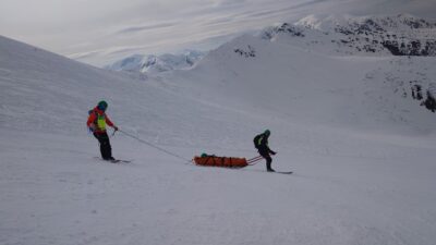 Kandydaci na ratowników TOPR szkolą się na Kasprowym Wierchu.