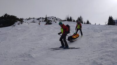 Kandydaci na ratowników TOPR szkolą się na Kasprowym Wierchu.