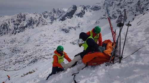 Kandydaci na ratowników TOPR szkolą się na Kasprowym Wierchu.