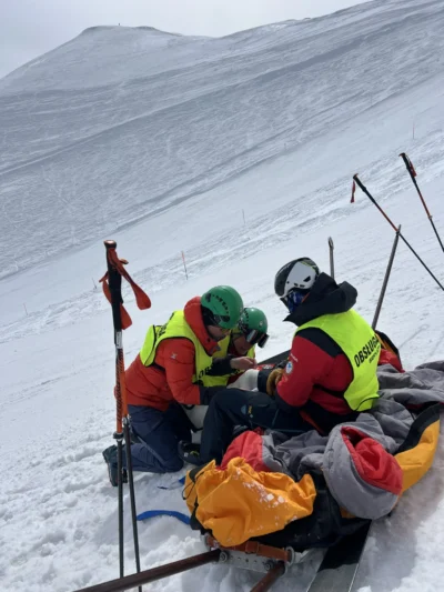 Kandydaci na ratowników TOPR szkolą się na Kasprowym Wierchu.