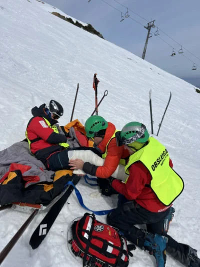 Kandydaci na ratowników TOPR szkolą się na Kasprowym Wierchu.
