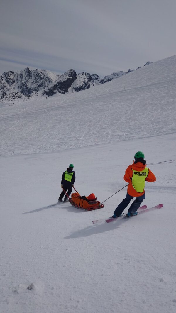 Kandydaci na ratowników TOPR szkolą się na Kasprowym Wierchu.